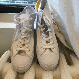NIB Converse Chuck Taylor All Star Hi Sneaker W7.5
